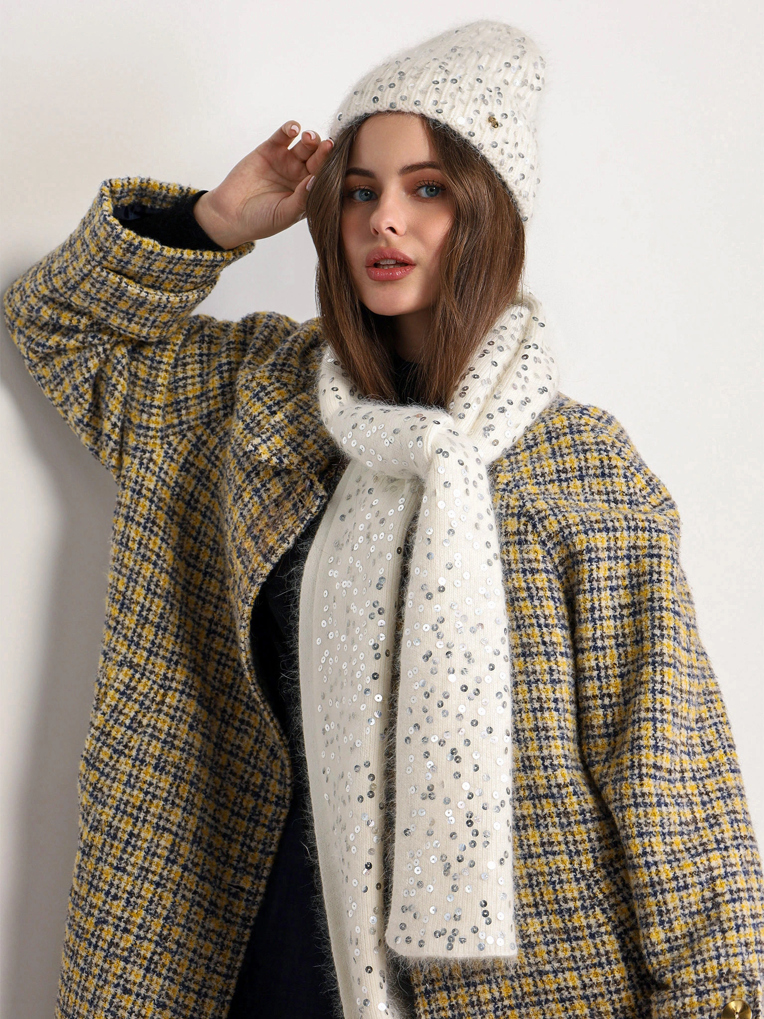 Шарф из ангоры и акрила с пайетками 